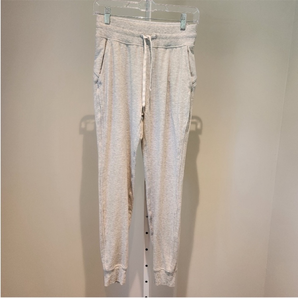 ⭐️❤️Lululemon athletica Gray Jogger Pants